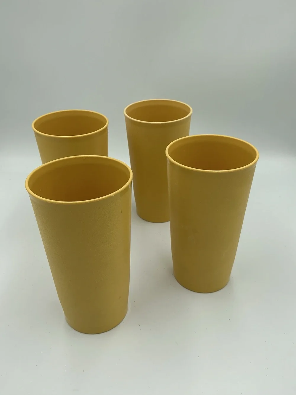 VINTAGE Tupperware Tumblers Cups #873-38 12oz Set Of 4 Harvest Yellow Stackable